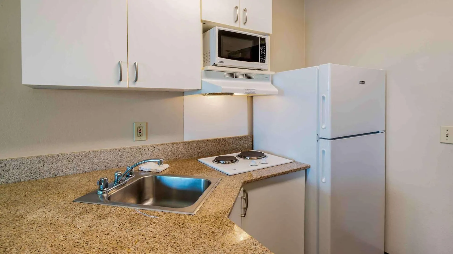 Extended Stay America Suites - Elizabeth - Newark Airport Hotel